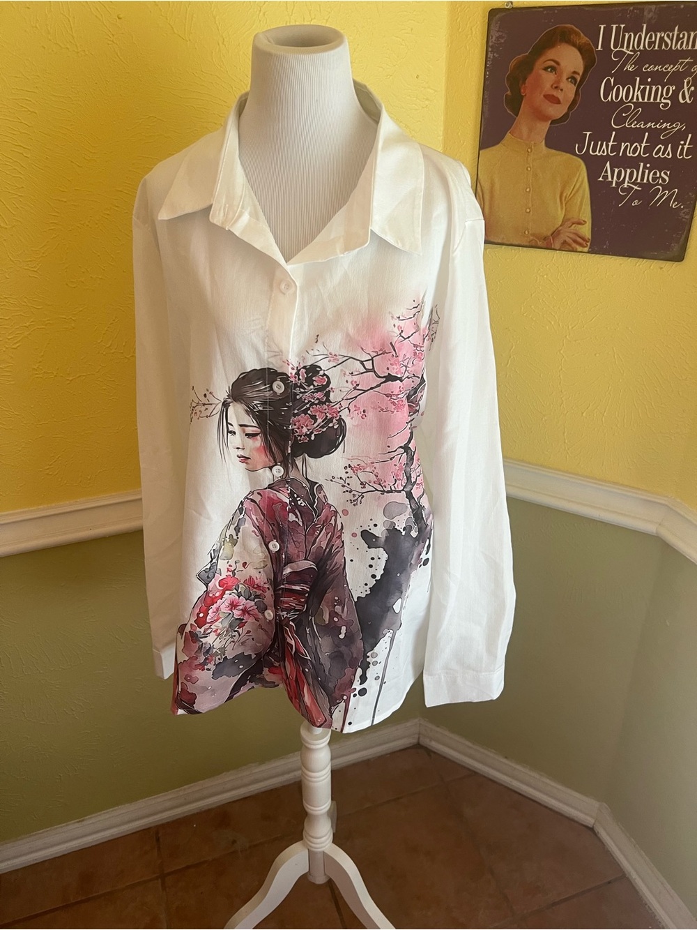 Source Unknown White Button-Down Shirt with Pink and Black Geisha Print